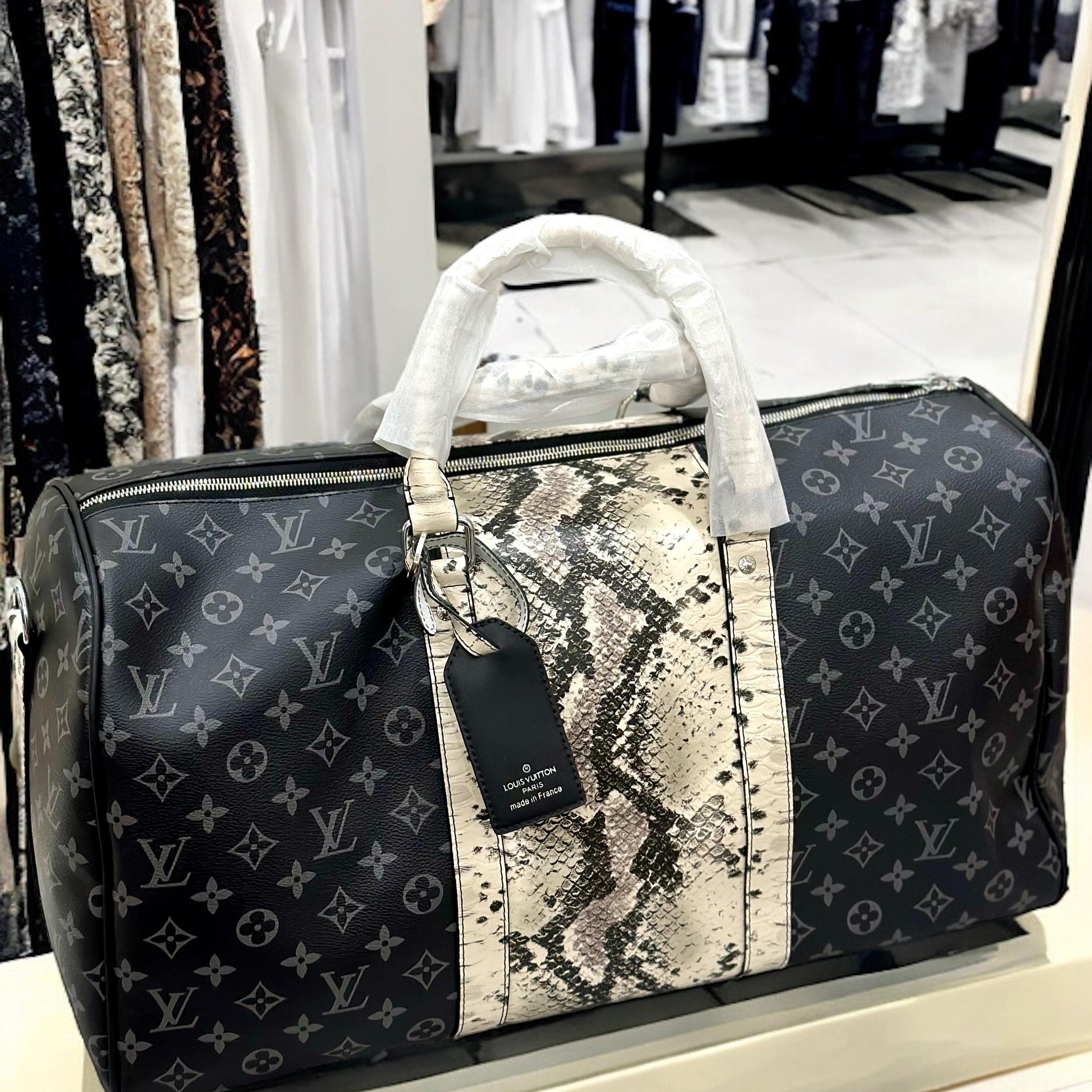 LOU.IS VUIT.TON KEEPALL