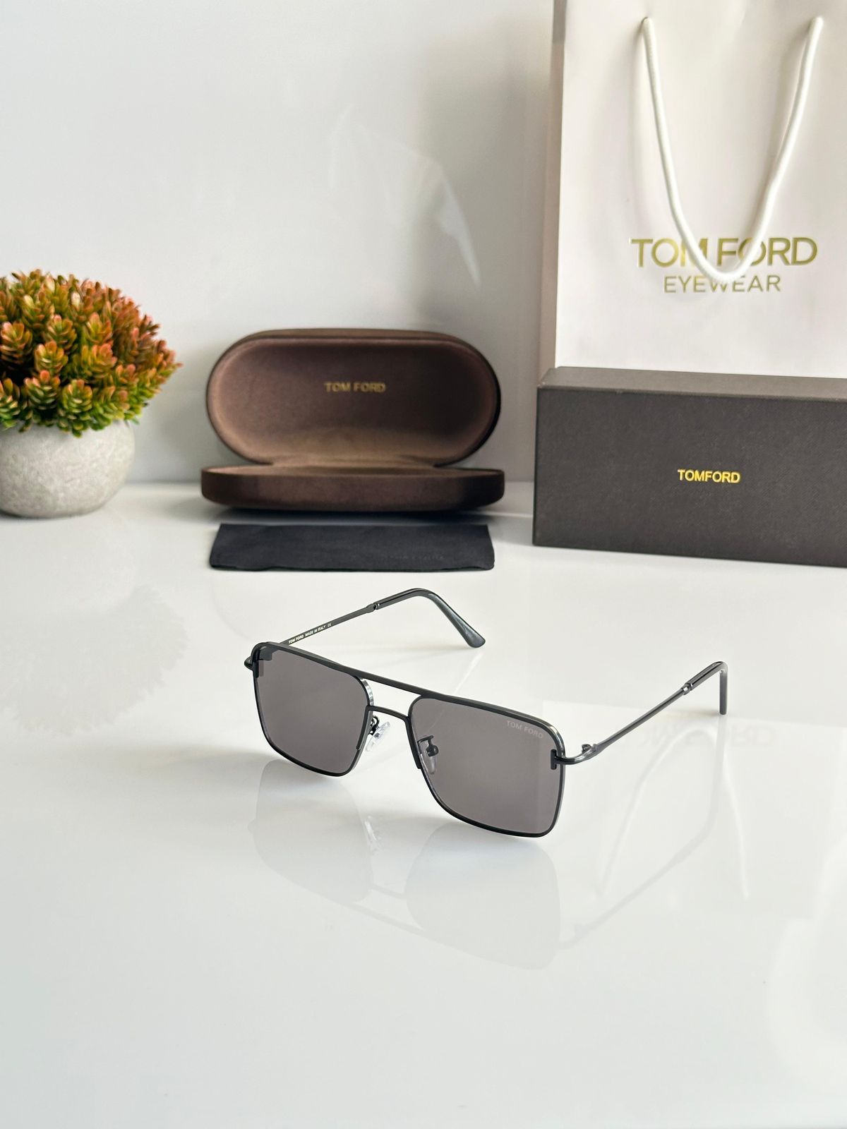 To.m fo.rd sunglasses