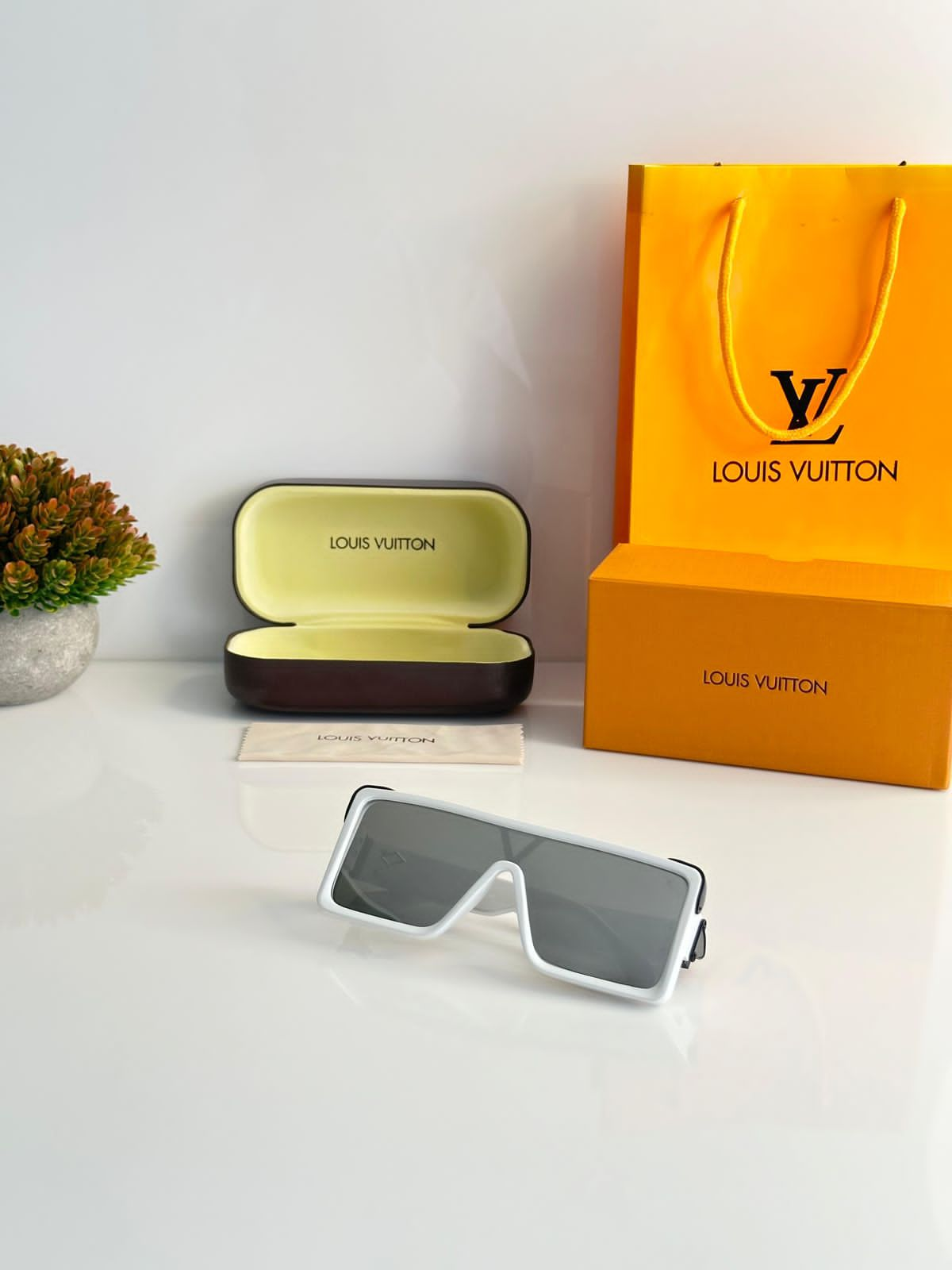 Lo.uis Vui.tton sunglasses