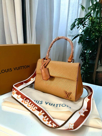 LO.UIS VUI.TTON CLUNY MINI HANDBAG