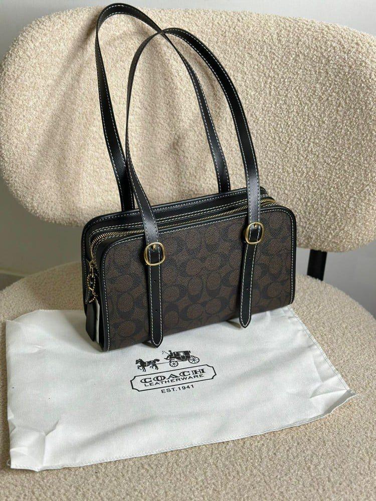 Coa.ch swing zip bag